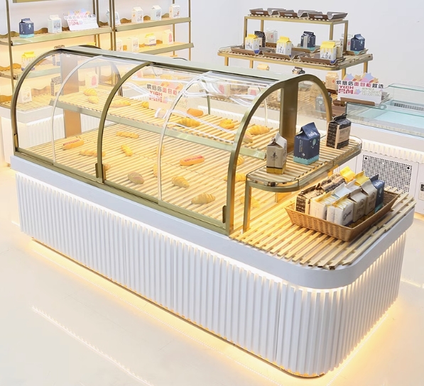 Curved glass cake display